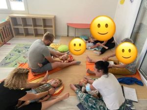 animation atelier massage parent/enfant par La Parenthèse d'Alwen lors de la porte ouverte MAM Sauvagnon